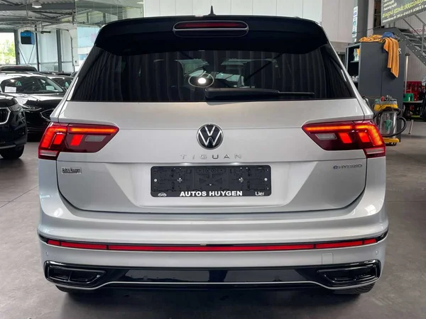 Volkswagen Tiguan (2021) — foto 17 van 21