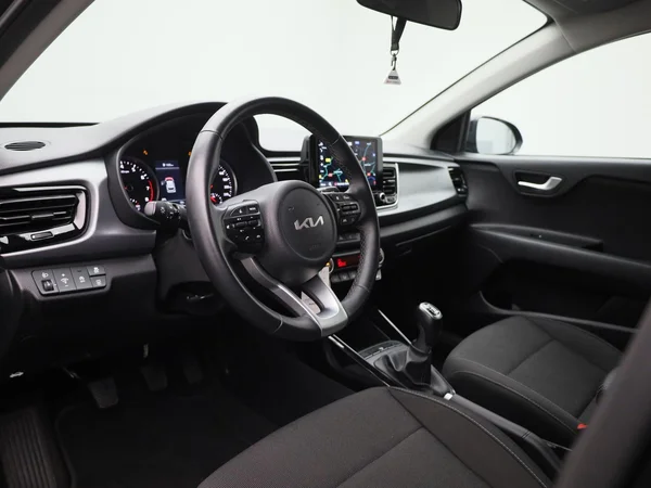 Kia Rio (2023) — foto 22 van 35