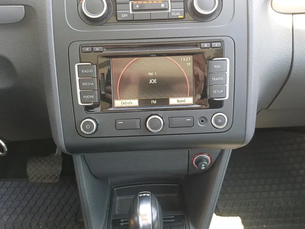 Volkswagen Touran (2012) — foto 4 van 16