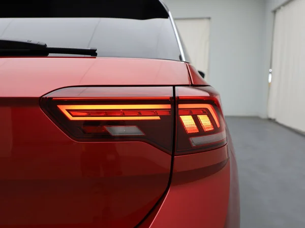 VOLKSWAGEN T-Roc (2023) — foto 3 van 18