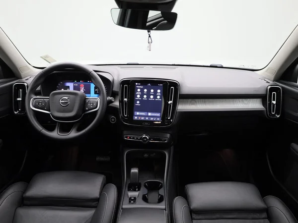 Volvo XC40 (2024) — foto 36 van 48