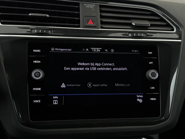 VOLKSWAGEN Tiguan (2022) — foto 13 van 28