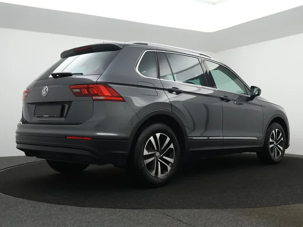 Volkswagen Tiguan (2020) — foto 25 van 29