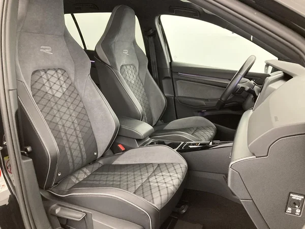 VOLKSWAGEN Golf VIII SW (2024) — foto 16 van 36