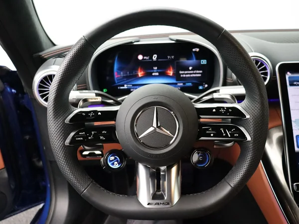Mercedes-Benz SL (2025) — foto 9 van 34