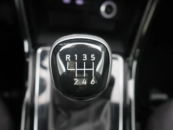 Volkswagen Touran (2021) — foto 7 van 30