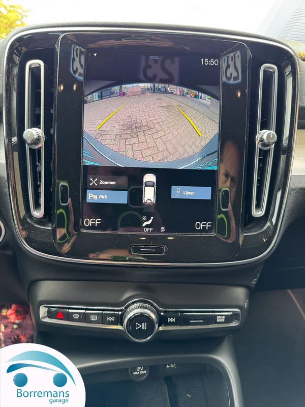 Volvo XC-40 (2020) — foto 18 van 44