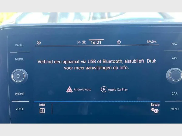 Volkswagen T-Roc (2024) — foto 13 van 24