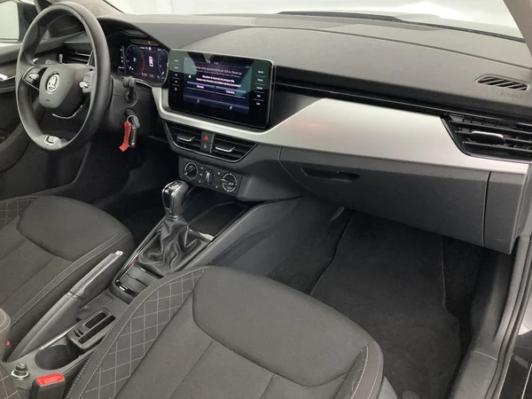 SKODA Kamiq (2023) — foto 9 van 36