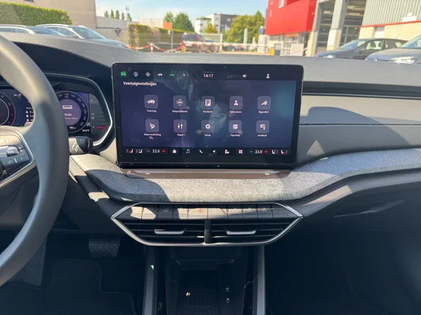 SKODA Octavia Combi (2025) — foto 3 van 24