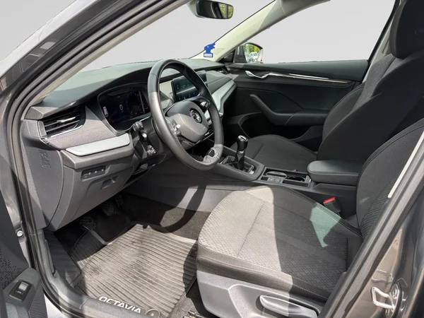 SKODA Octavia Combi (2023) — foto 11 van 14