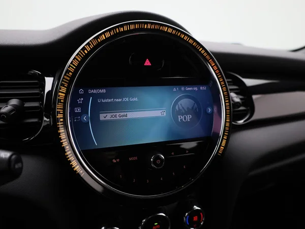 MINI One (2022) — foto 17 van 34