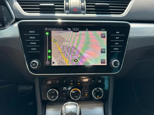 SKODA Superb Combi Dsl (2023) — foto 4 van 22
