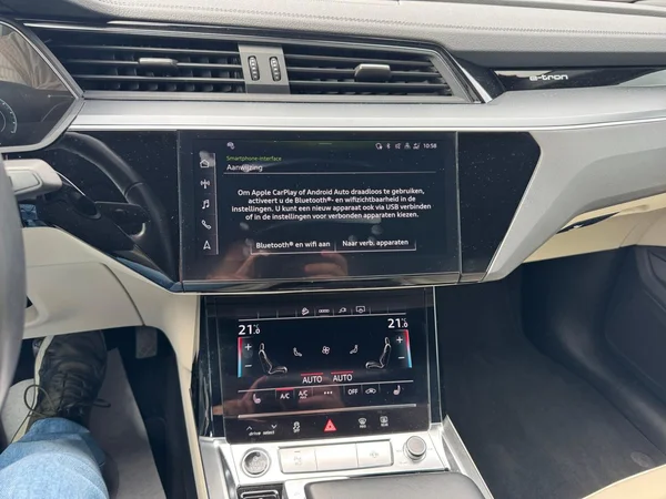 AUDI Q8 Sportback e-tron (2024) — foto 5 van 24