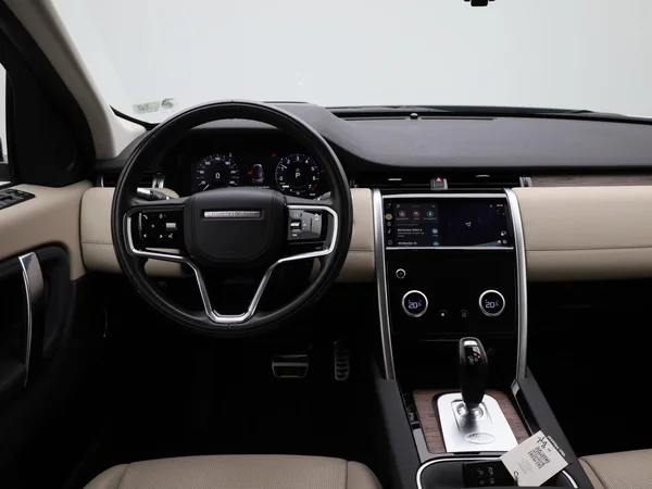 Land Rover Discovery Sport (2021) — foto 48 van 50