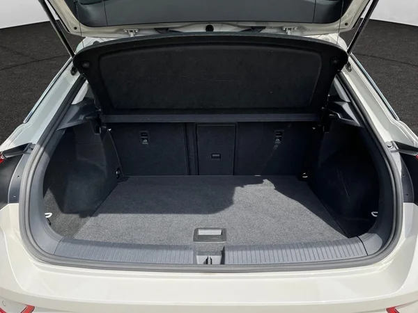 VOLKSWAGEN T-Roc (2023) — foto 18 van 20