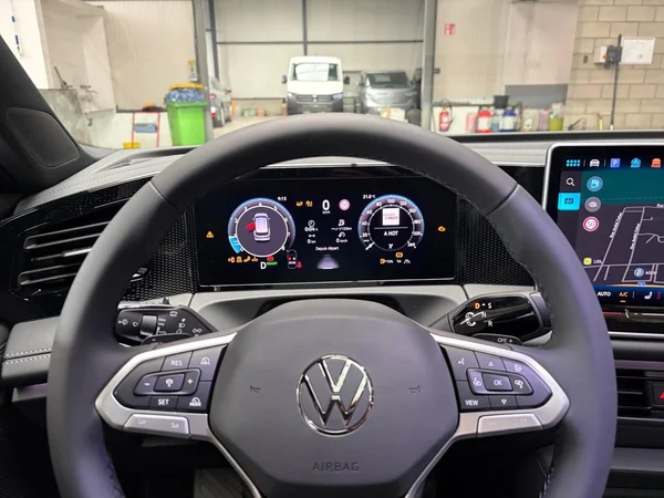 VOLKSWAGEN Tiguan (2026) — foto 9 van 22