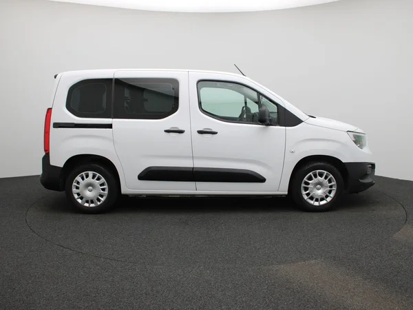 Opel Combo Life (2022) — foto 31 van 33