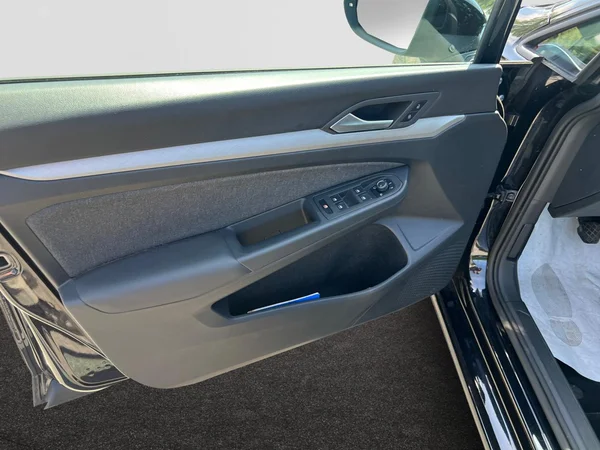 VOLKSWAGEN Golf VIII SW (2022) — foto 2 van 24