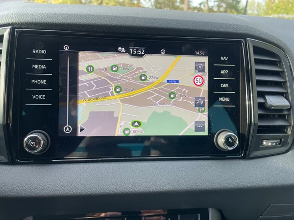 SKODA Karoq (2025) — foto 8 van 24