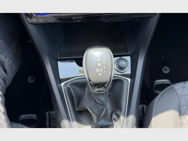 Volkswagen T-Cross (2023) — foto 13 van 23