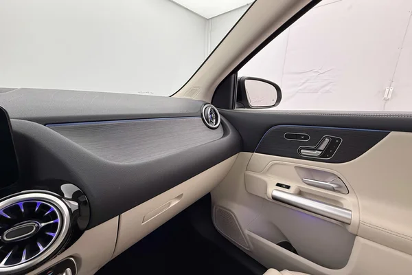 Mercedes-Benz GLA (H247) (2023) — foto 27 van 38