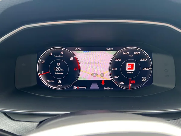 SEAT Leon ST Dsl (2023) — foto 17 van 18