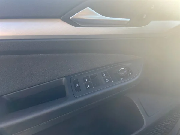 VOLKSWAGEN Golf VIII (2024) — foto 2 van 20