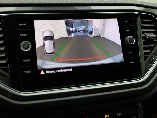 VOLKSWAGEN T-Roc (2019) — foto 4 van 20