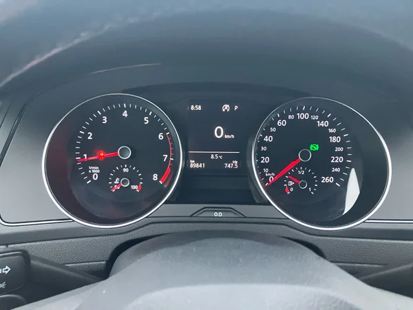 VOLKSWAGEN Passat SW (2020) — foto 18 van 25