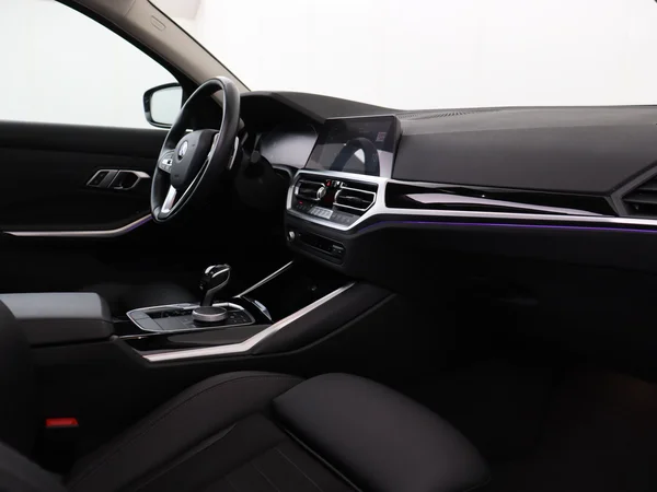 BMW 320 (2021) — foto 3 van 29