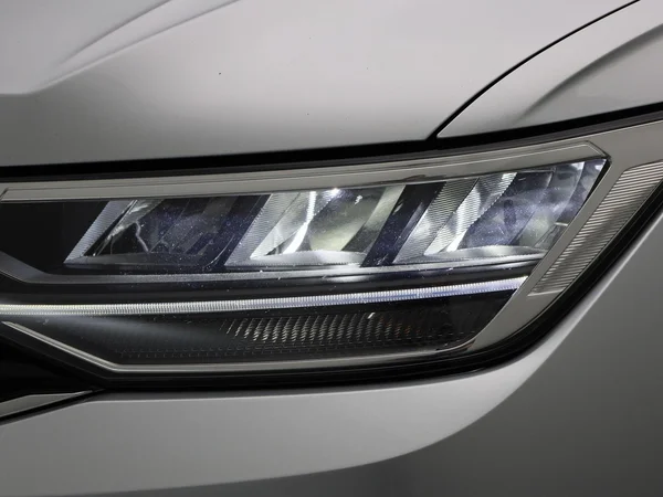 Volkswagen Tiguan (2022) — foto 7 van 48