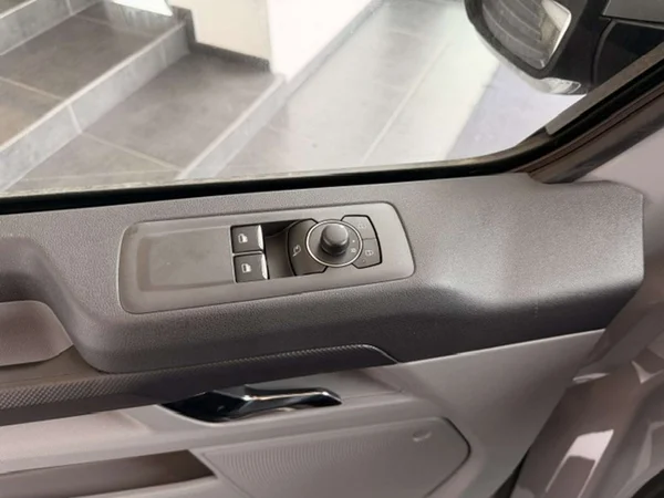 Ford Transit Custom — foto 15 van 23