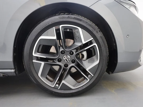 VOLKSWAGEN Passat SW (2024) — foto 9 van 21