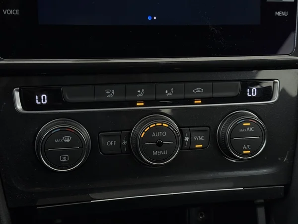 VOLKSWAGEN Golf (2018) — foto 17 van 26