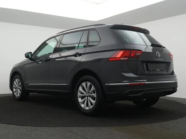 VOLKSWAGEN Tiguan eHybrid (PHEV) (2022) — foto 22 van 26
