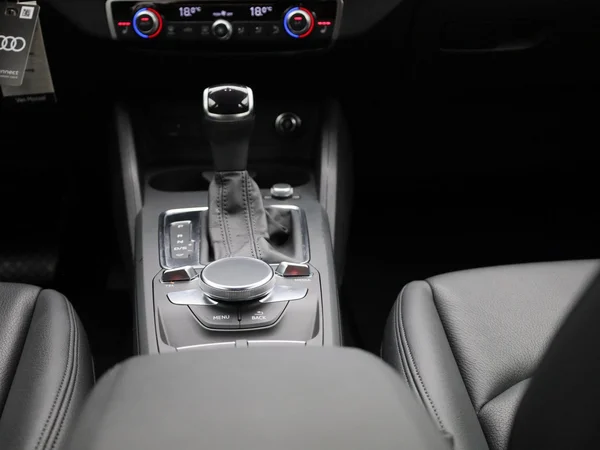 Audi Q2 (2023) — foto 2 van 41
