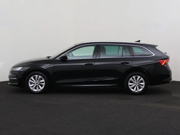 SKODA Octavia Combi (2024) — foto 14 van 19
