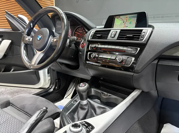 Bmw 218 (2016) — foto 7 van 27