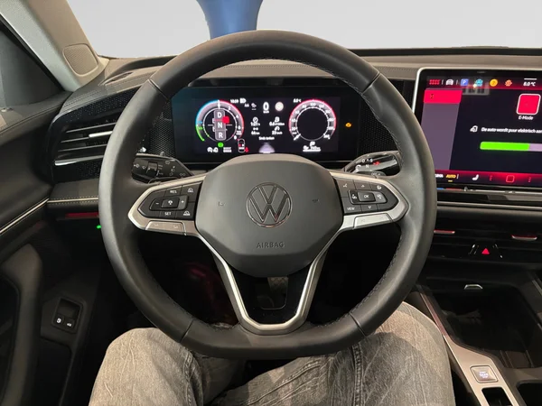 VOLKSWAGEN Passat Variant eHybrid (PHEV) (2025) — foto 16 van 19