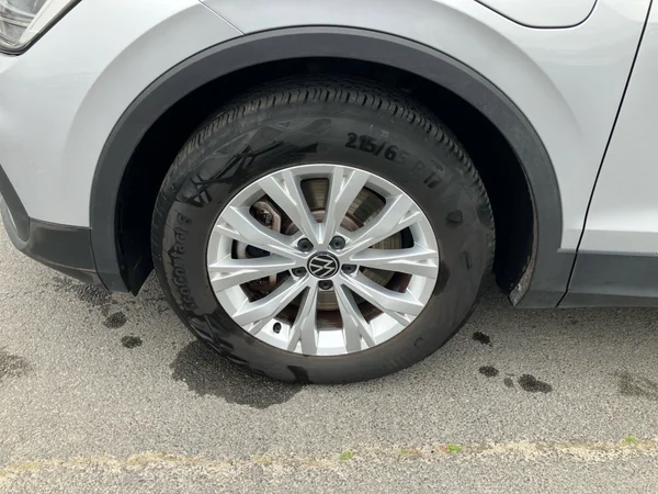VOLKSWAGEN Tiguan eHybrid (PHEV) (2023) — foto 6 van 24