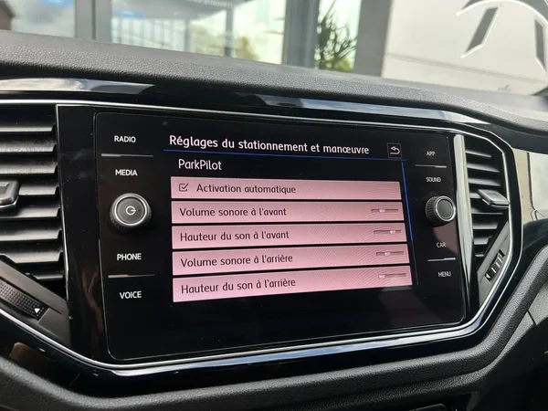 Volkswagen T-Roc (2020) — foto 6 van 24