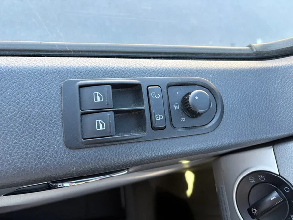 VOLKSWAGEN Transporter T5 Caravelle Swb (2011) — foto 7 van 21