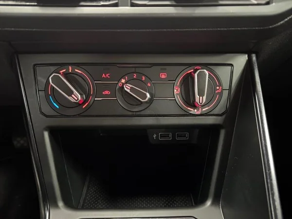 VOLKSWAGEN Polo (2020) — foto 19 van 27