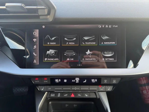 AUDI A3 Sportback PHEV (2022) — foto 12 van 14