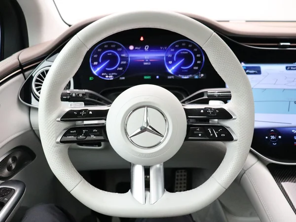 Mercedes-Benz EQE (2024) — foto 9 van 35