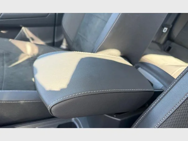 Volkswagen T-Roc (2023) — foto 14 van 29