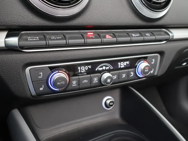 Audi A3 (2018) — foto 11 van 22