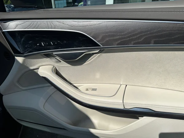 AUDI A8 PHEV (2023) — foto 16 van 24
