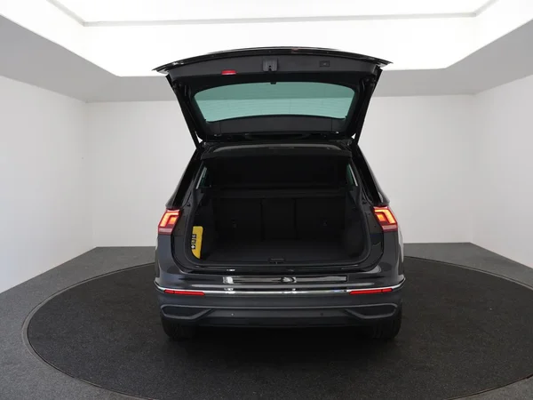 VOLKSWAGEN Tiguan (2024) — foto 19 van 28